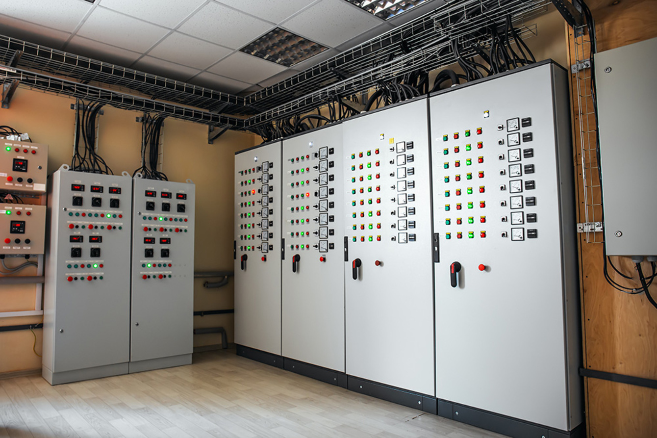 Schalt­anlagen­bau bei HT-Elektrotechnik in Kleinwallstadt